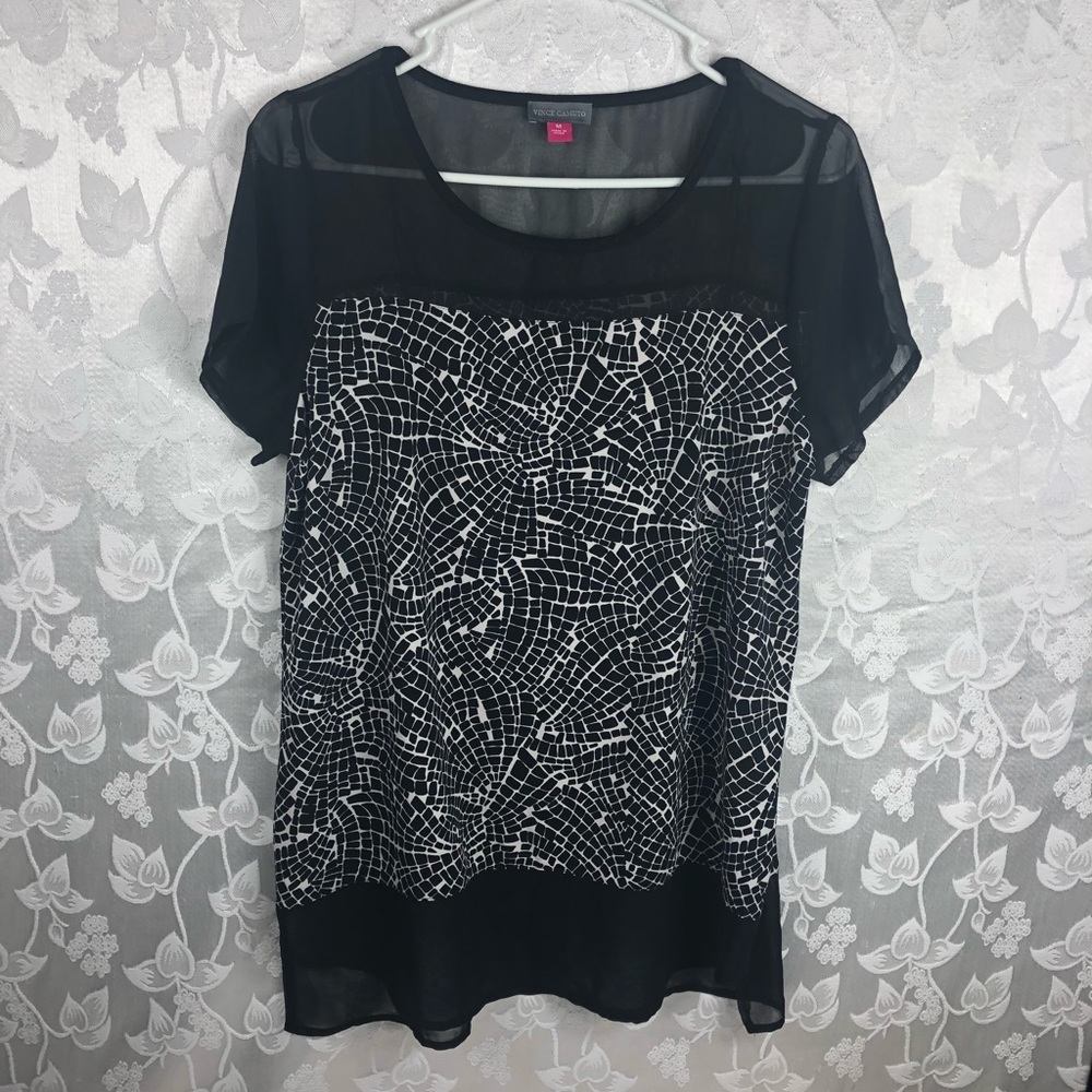 Vince CAMUTO  Women,s Top, High-Low Tunic Style.M.